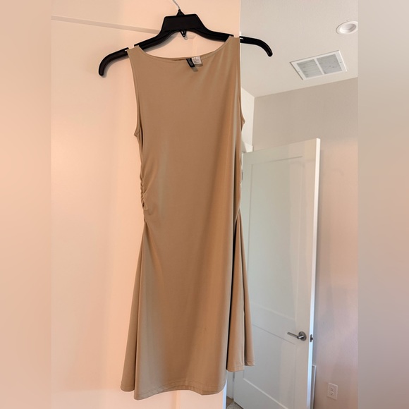 H&M Dresses & Skirts - Elegant Tan Sleeveless Dress